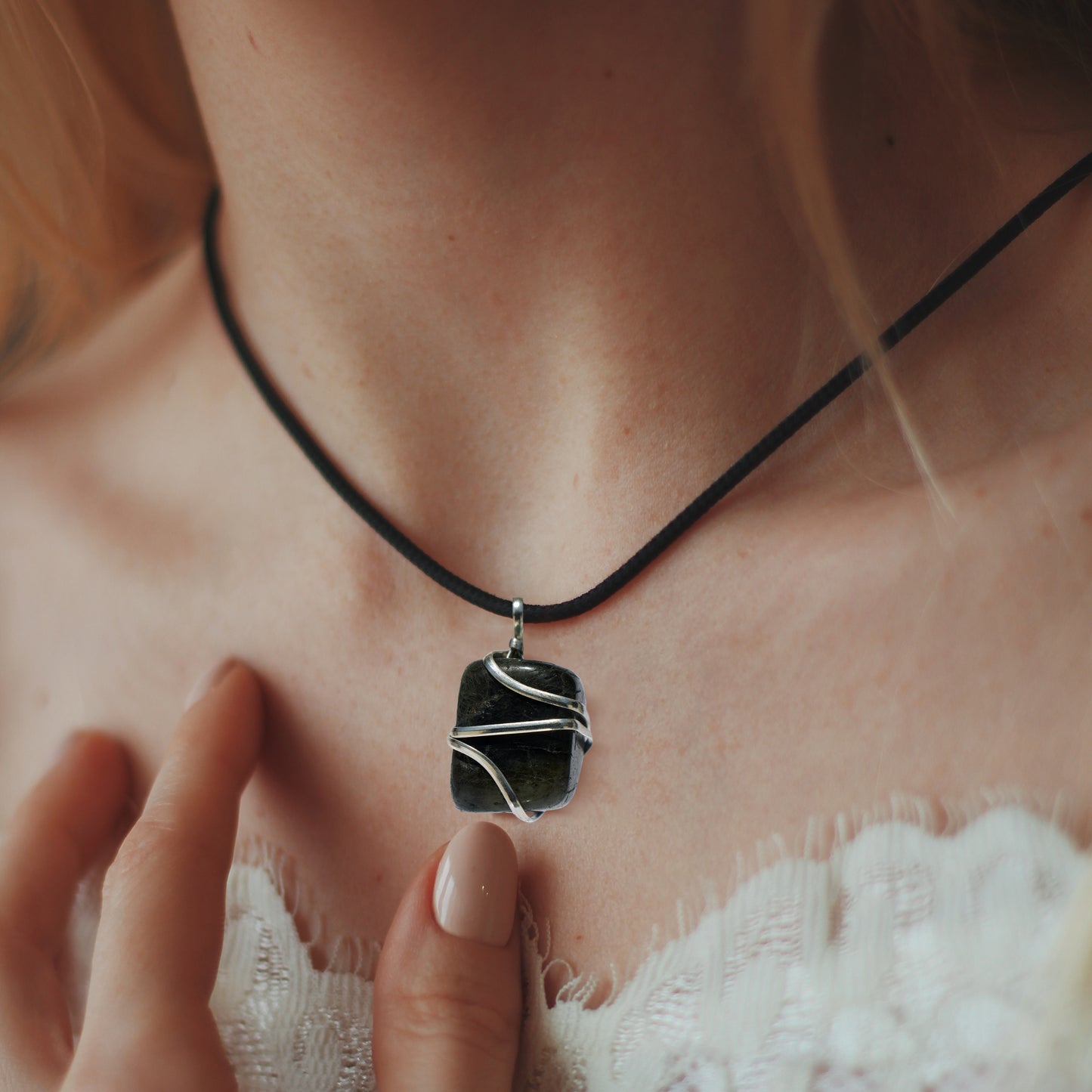 Labradorite Crystal Pendant Necklace for Inner Transformation and self-Discovery - Handmade & Ethically Sourced Raw Stone Necklace for Protection - Best Mother's Day Gift for her
