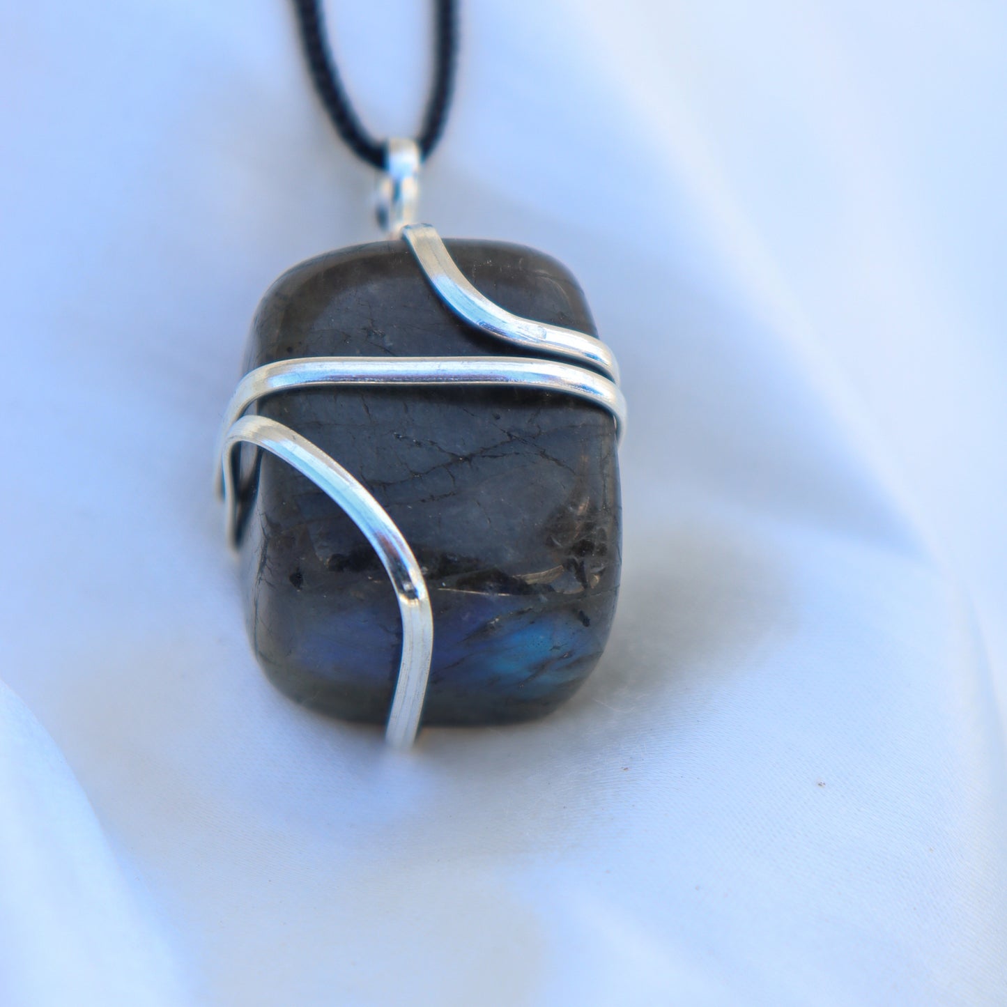 Labradorite Crystal Pendant Necklace for Inner Transformation and self-Discovery - Handmade & Ethically Sourced Raw Stone Necklace for Protection - Best Mother's Day Gift for her